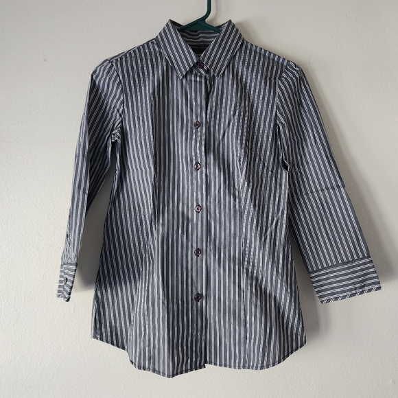 NEW YORK & CO Blue Button Down Blouse Short Three Quarter Long Sleeve Size XS - Picture 3 of 17